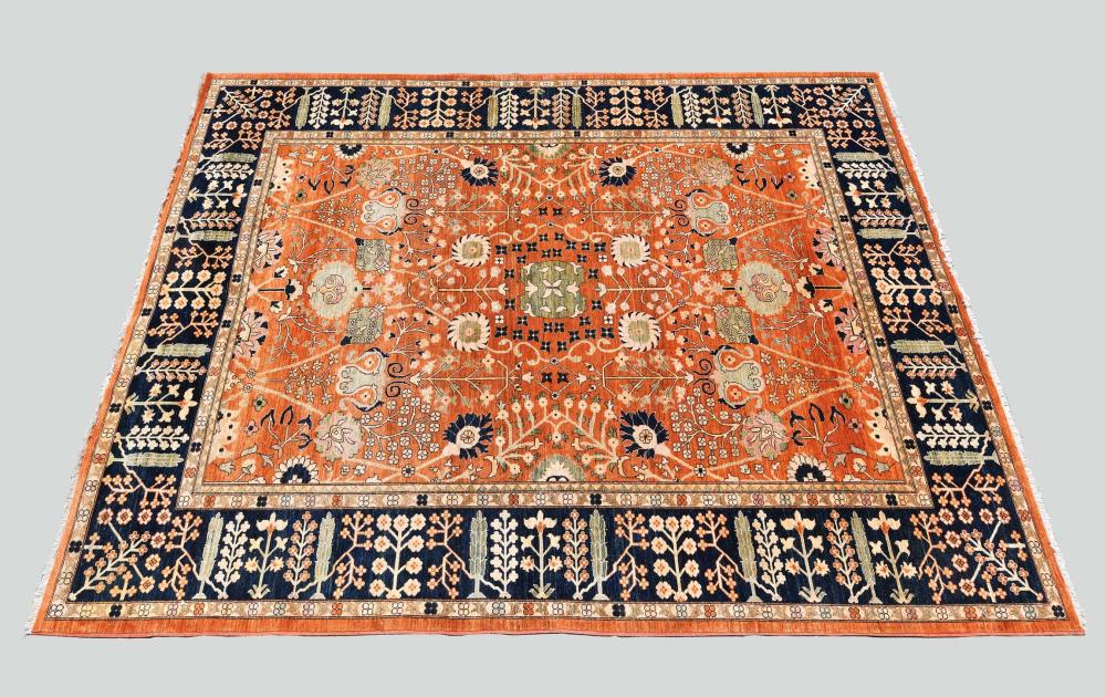 CONTEMPORARY HERIZ CARPETThe rust
