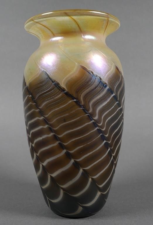 CONTEMPORARY IRIDESCENT ART GLASS