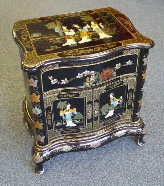 CONTEMPORARY LACQUERED CHINESE