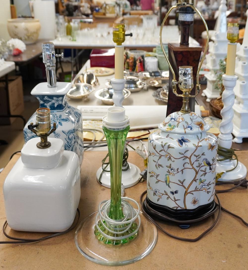 CONTEMPORARY LUCITE TABLE LAMP