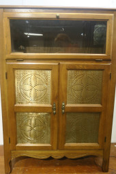 CONTEMPORARY OAK LIGHTED PIE S