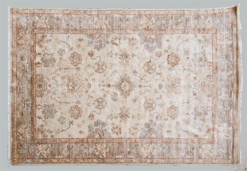 CONTEMPORARY OUSHAK DESIGN WOOL