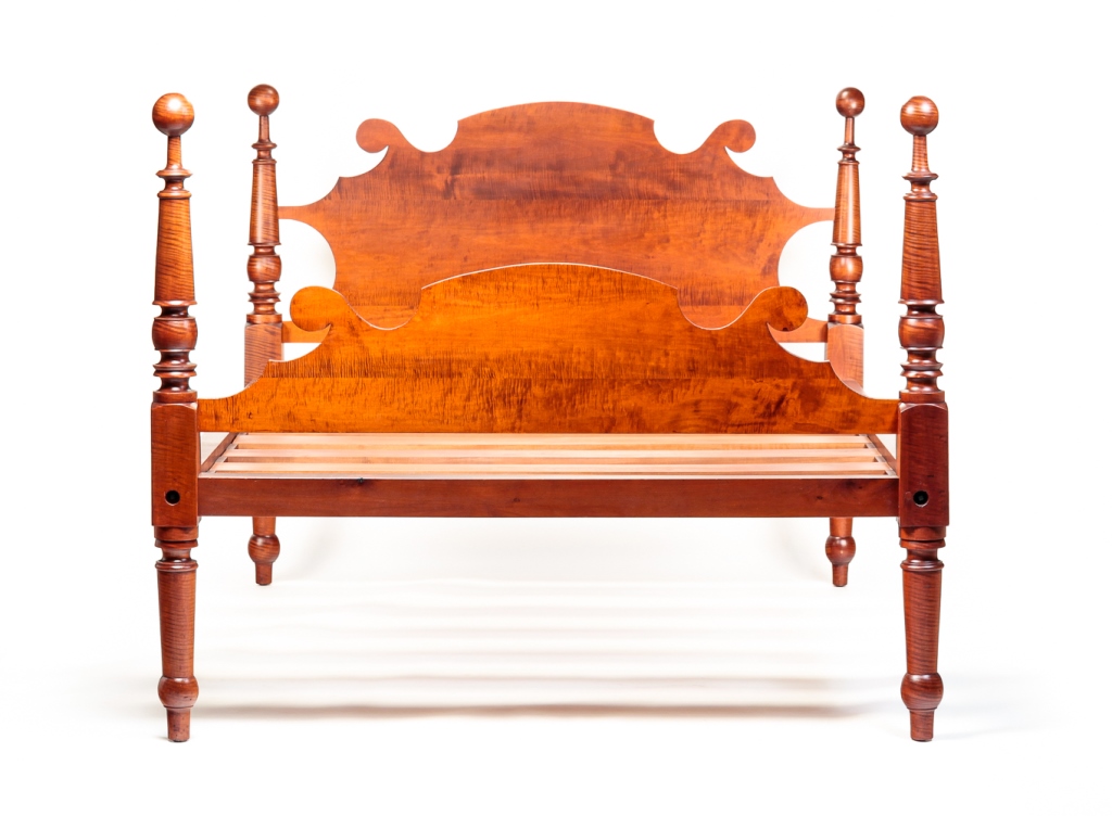 CONTEMPORARY QUEEN SIZE BED. Mid