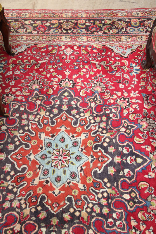 CONTEMPORARY ROOM SIZE HAND KNOTTED