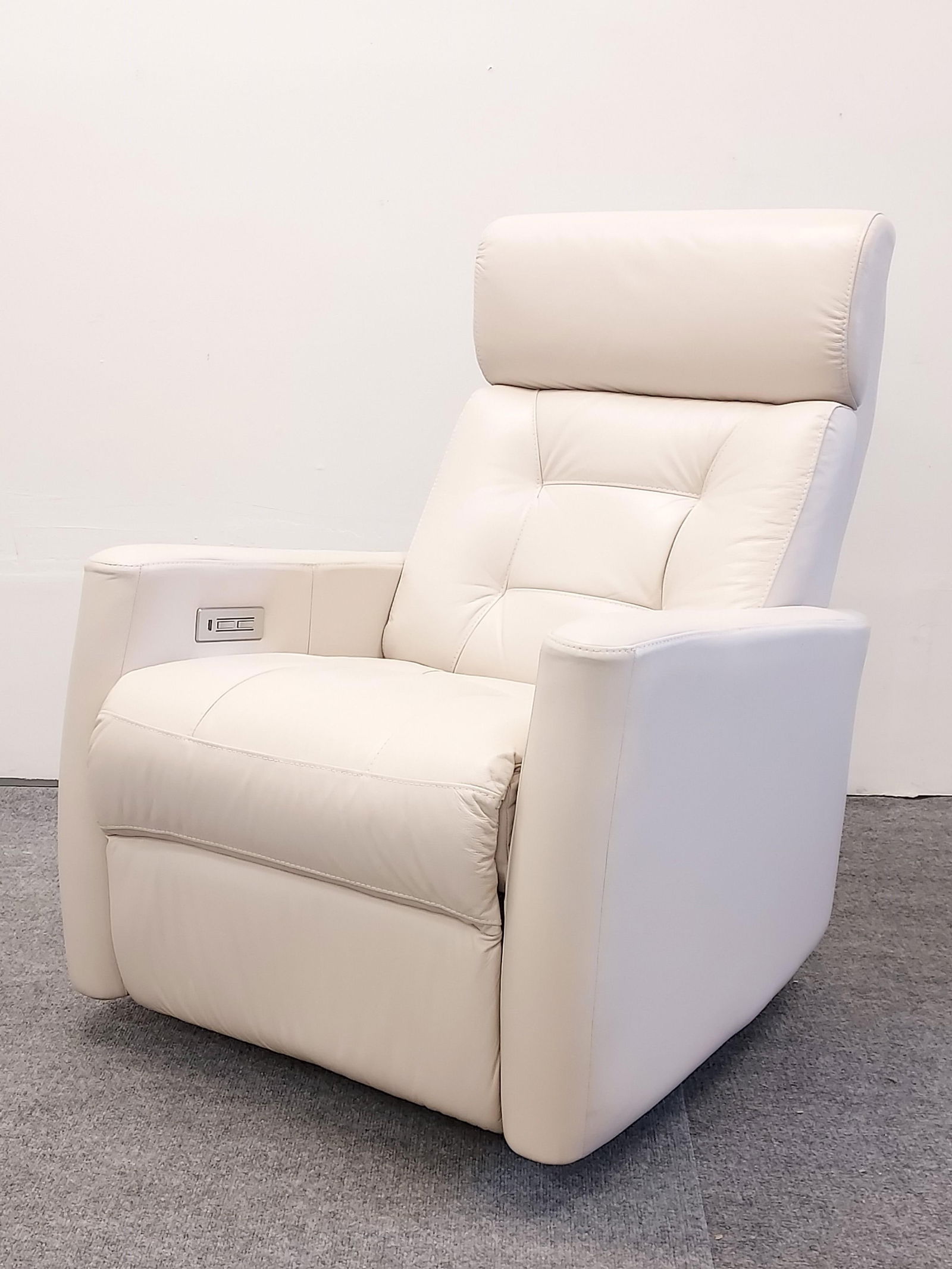 CONTEMPORARY WHITE LEATHER POWER