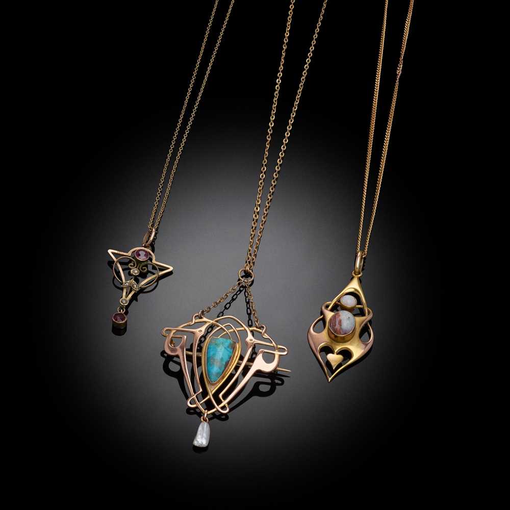 CONTINENTAL ART NOUVEAU PENDANT