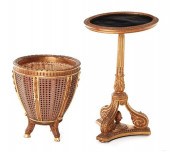 Continental carved giltwood si