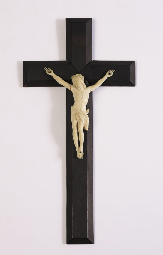 CONTINENTAL CARVED IVORY CORPUS: