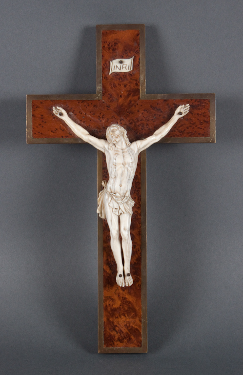 Continental carved ivory figure