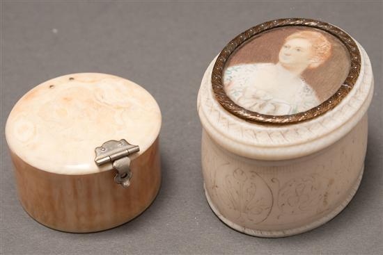 Continental carved ivory trinket