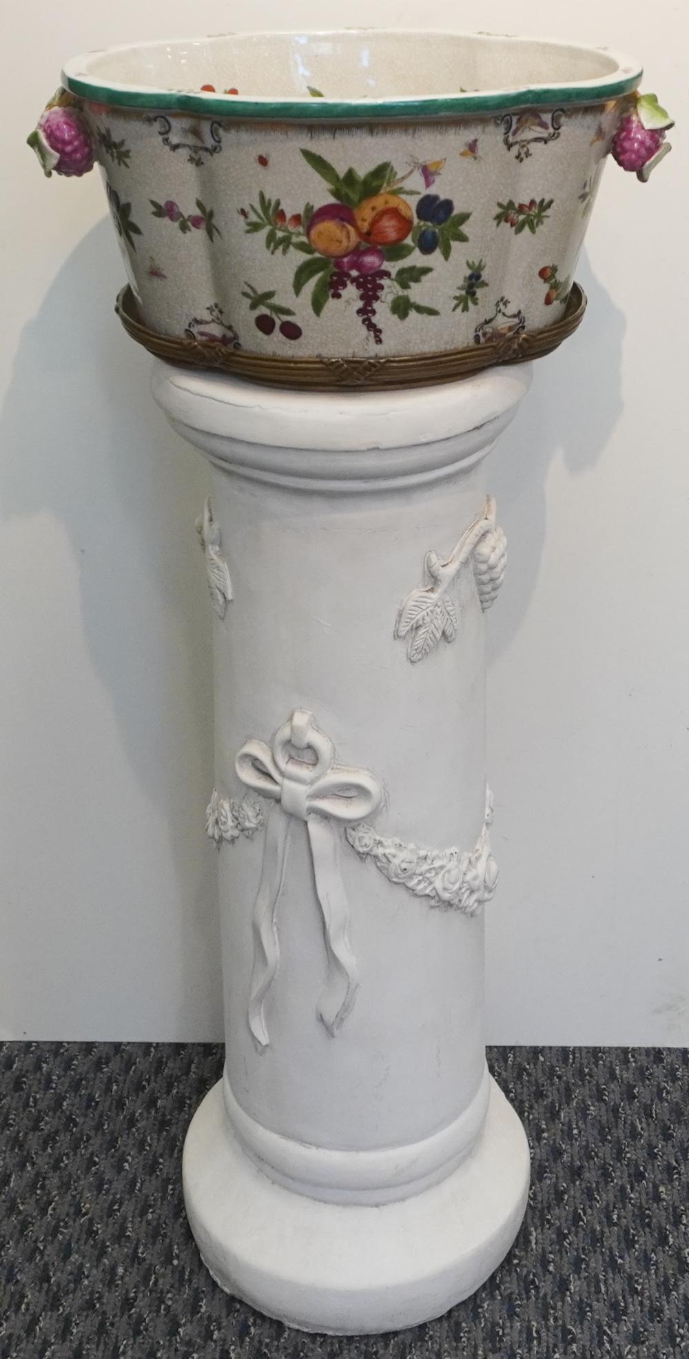 CONTINENTAL PORCELAIN JARDINIèRE ON
