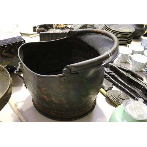 Copper coal scuttle, approx 24cm