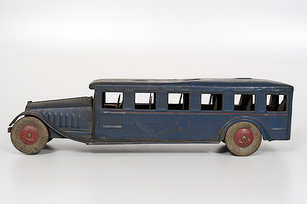 ''Cor Cor'' Crest Steel Bus