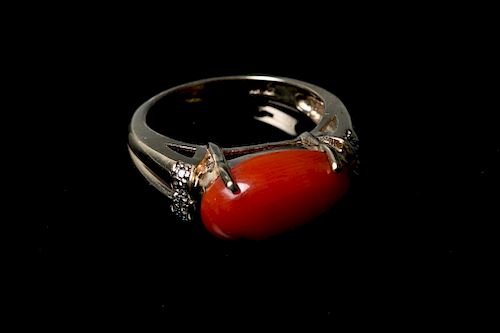 CORAL RINGA ring inlaid with red