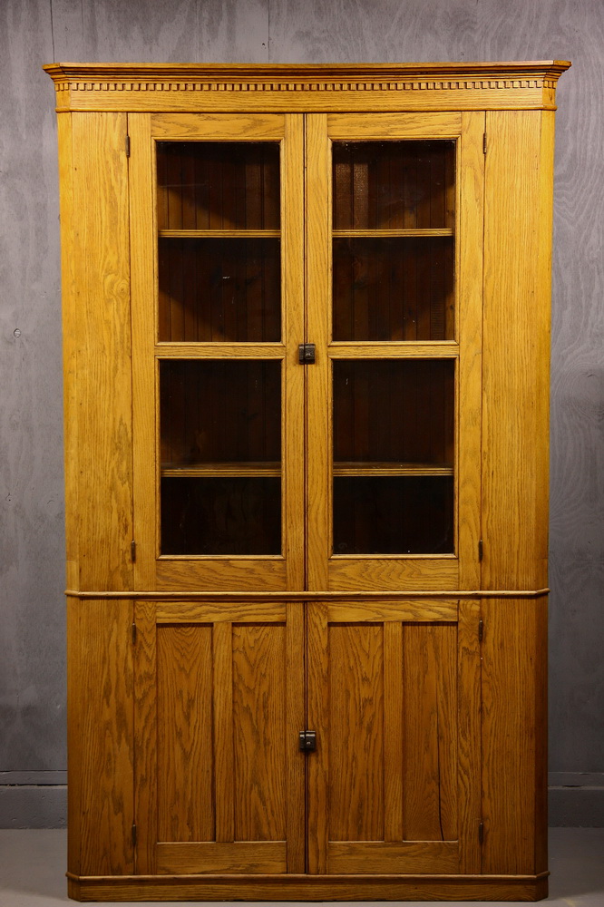 CORNER CUPBOARD - American Golden