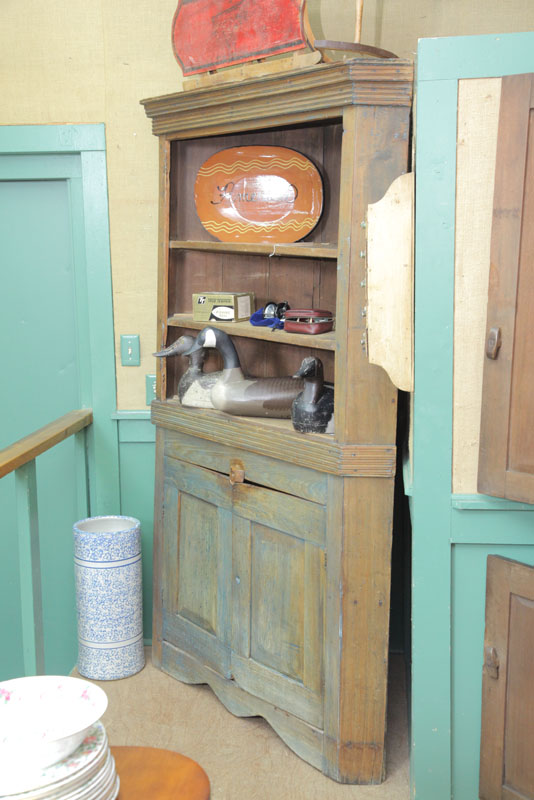 CORNER CUPBOARD. Open top