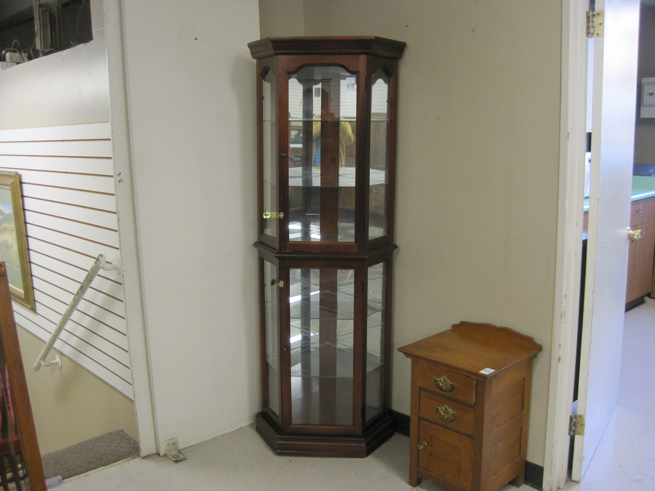 CORNER CURIO CABINET Pulaski