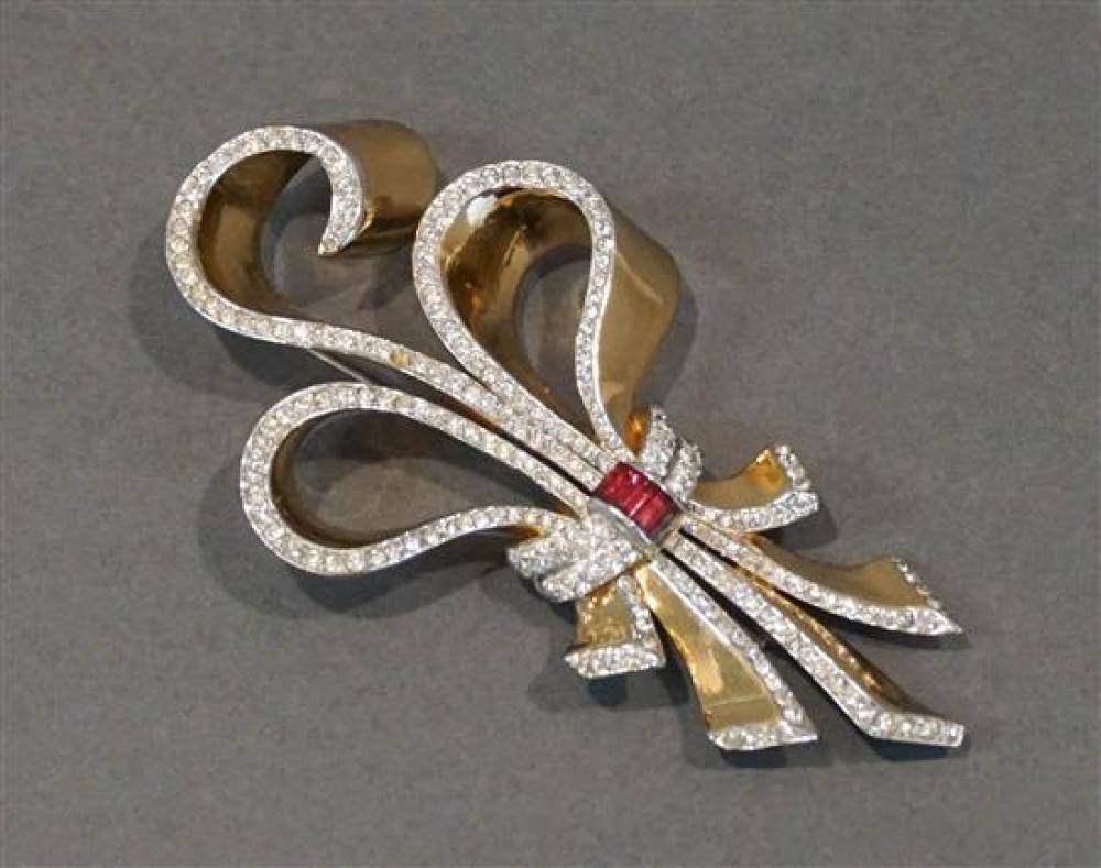 CORO VINTAGE BROOCHCoro Vintage