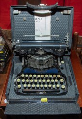 CORONA SPECIAL PORTABLE TYPEWR