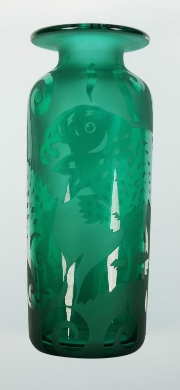 CORREIA ART GLASS CHARGERGreen