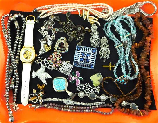 COSTUME JEWELRY: 25+ PIECES,