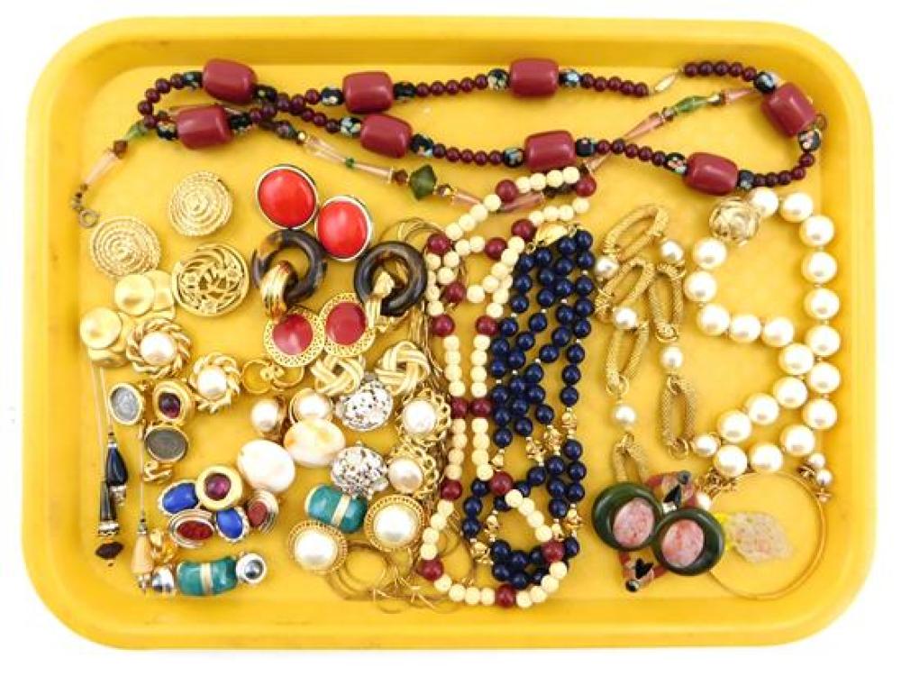 COSTUME JEWELRY: 35+ PIECES, MOSTLY
