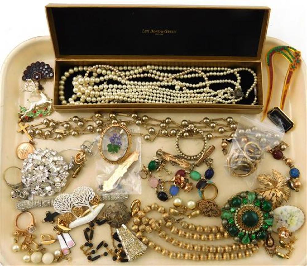 COSTUME JEWELRY: COLLECTION OF