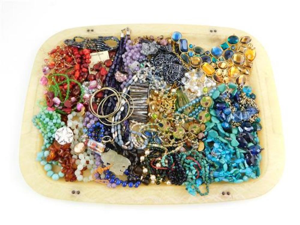 COSTUME JEWELRY: HARDSTONE BEAD AND