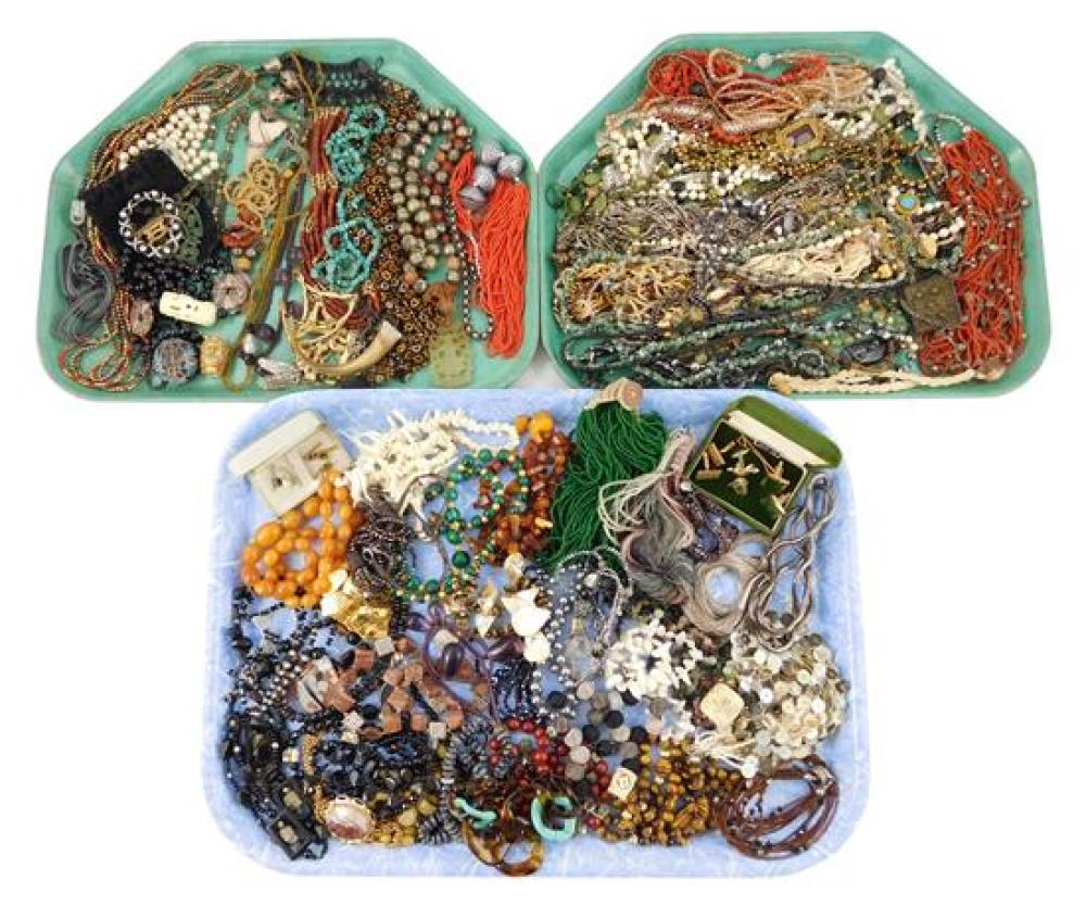 COSTUME JEWELRY: LARGE ASSORTMENT