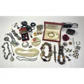 Costume jewelry Lot. Majorica