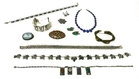 COSTUME JEWELRY: silver grape