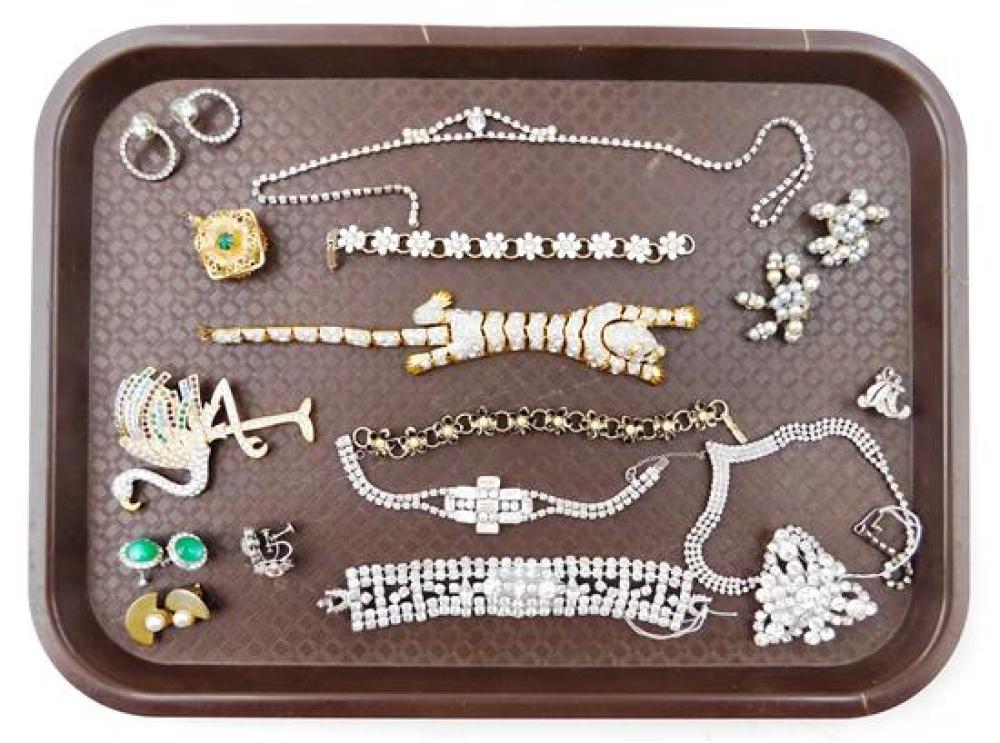 COSTUME JEWELRY: SIXTEEN PIECES,