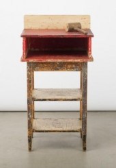 COUNTRY AUCTIONEER'S PODIUM, Q