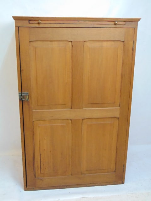 COUNTRY CUPBOARD WITH SINGLE RAISED
