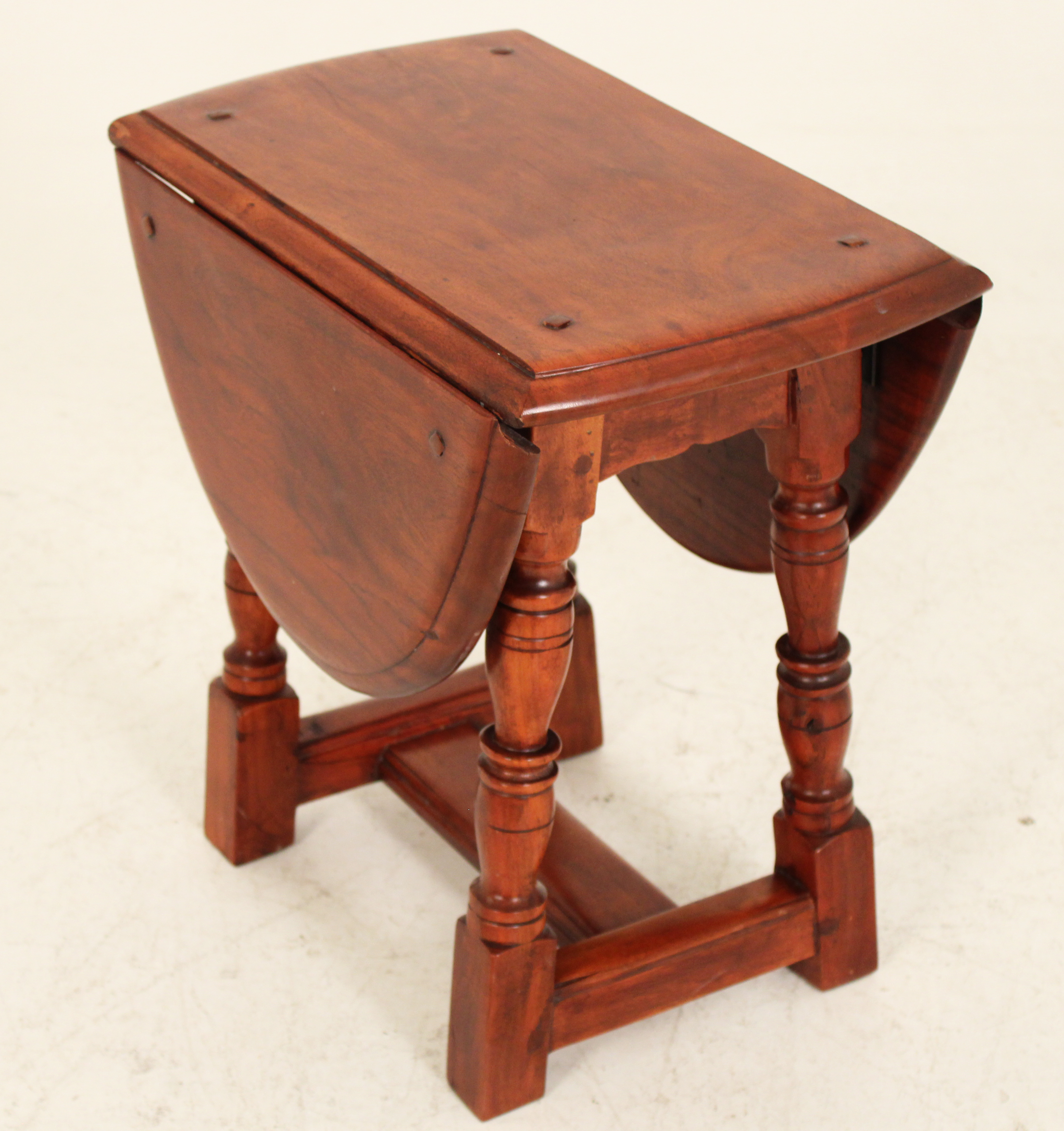 COUNTRY ENGLISH STYLE PETITE OAK