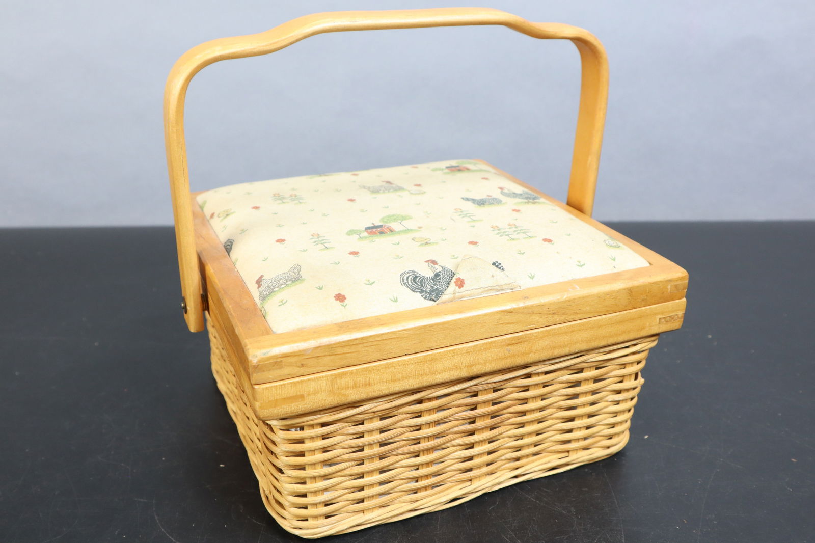COUNTRY FARM STYLE SEWING BASKET