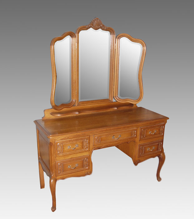 COUNTRY FRENCH OAK DRESSING TABLE