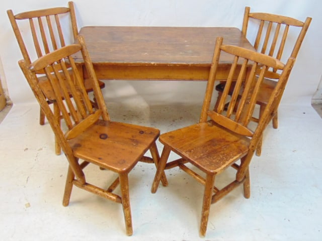 COUNTRY PINE TABLE & 4 RUSTIC
