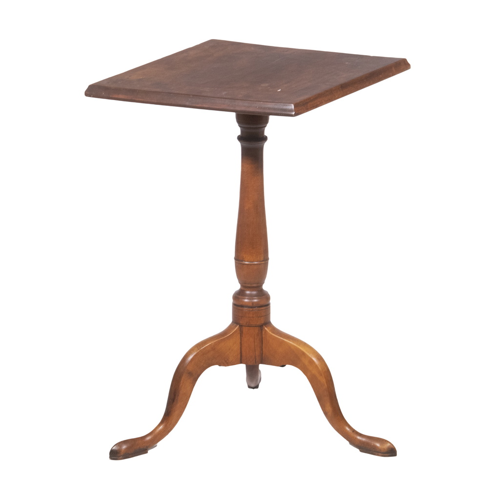 COUNTRY QUEEN ANNE CANDLESTAND 18th
