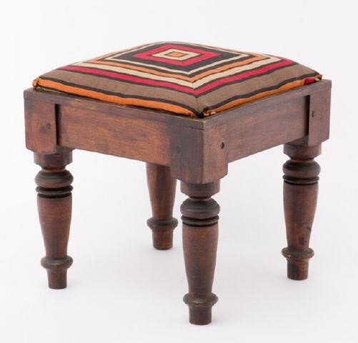 COUNTRY SHERATON FOOTSTOOL, NOVA