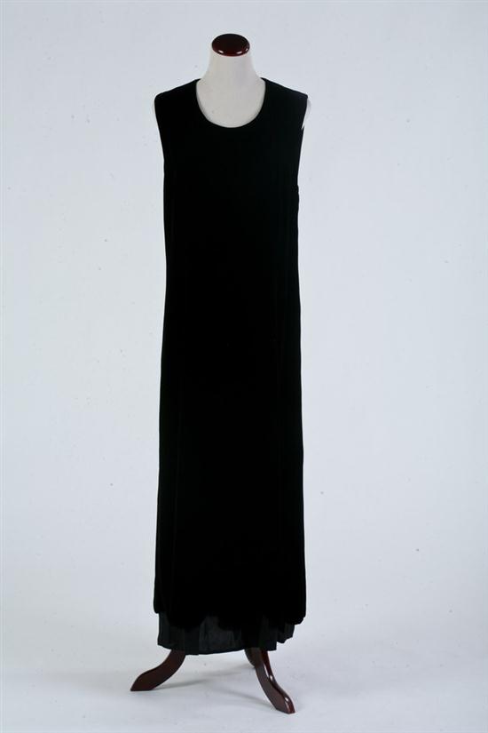 COURR?GES PARIS BLACK AND WHITE