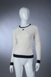 COURR?GES WHITE AND NAVY LOGO