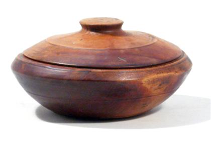 Covered treen box    new england,