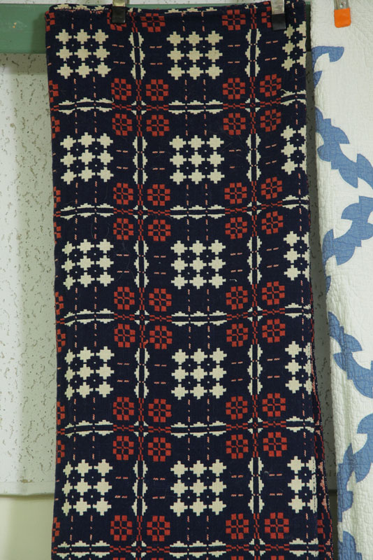 COVERLET. Geometric patterned