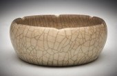 CRACKLE GLAZED PETAL-RIM BRUSH