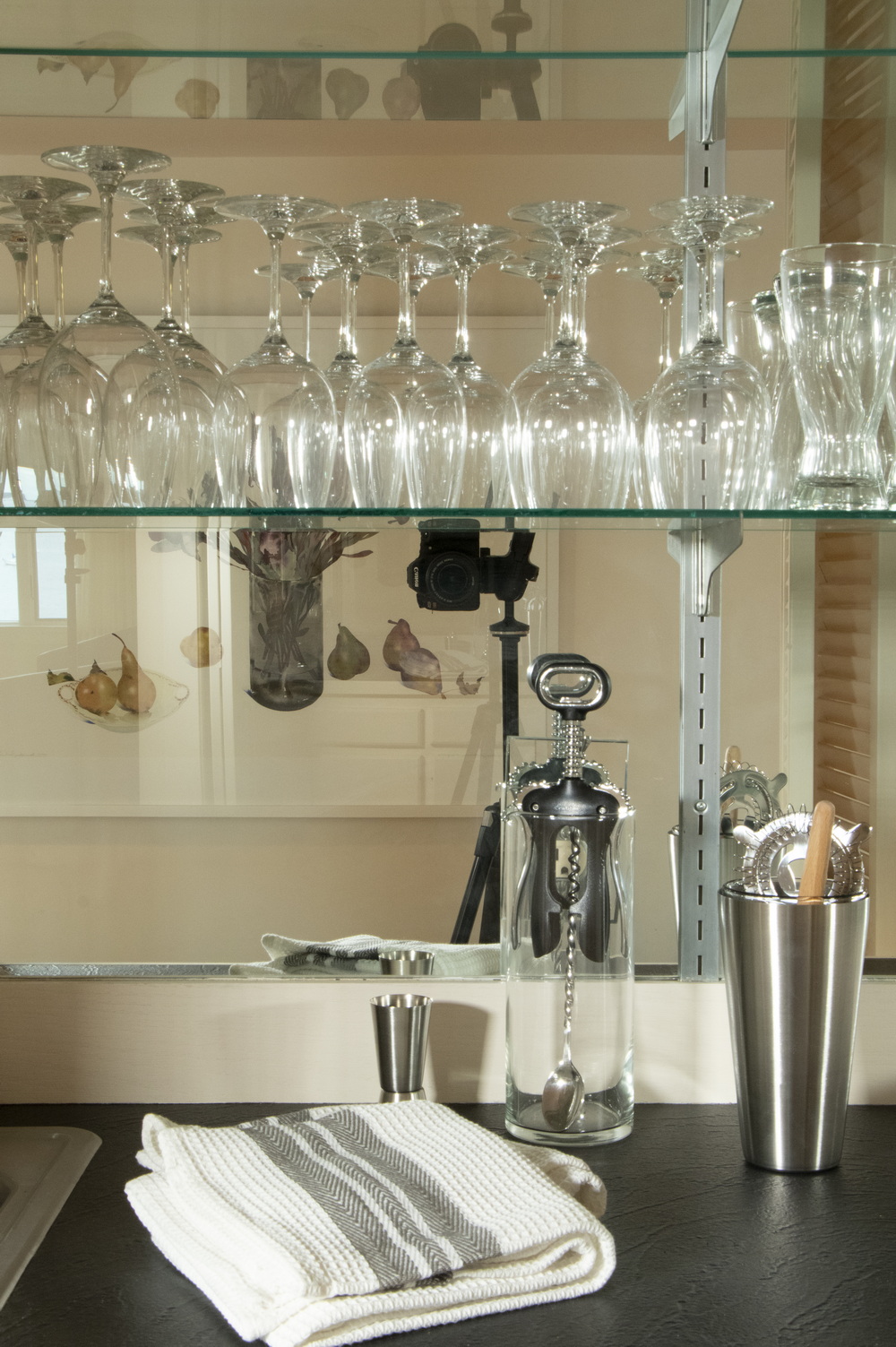 CRATE & BARREL 34-PIECE BAR SET A