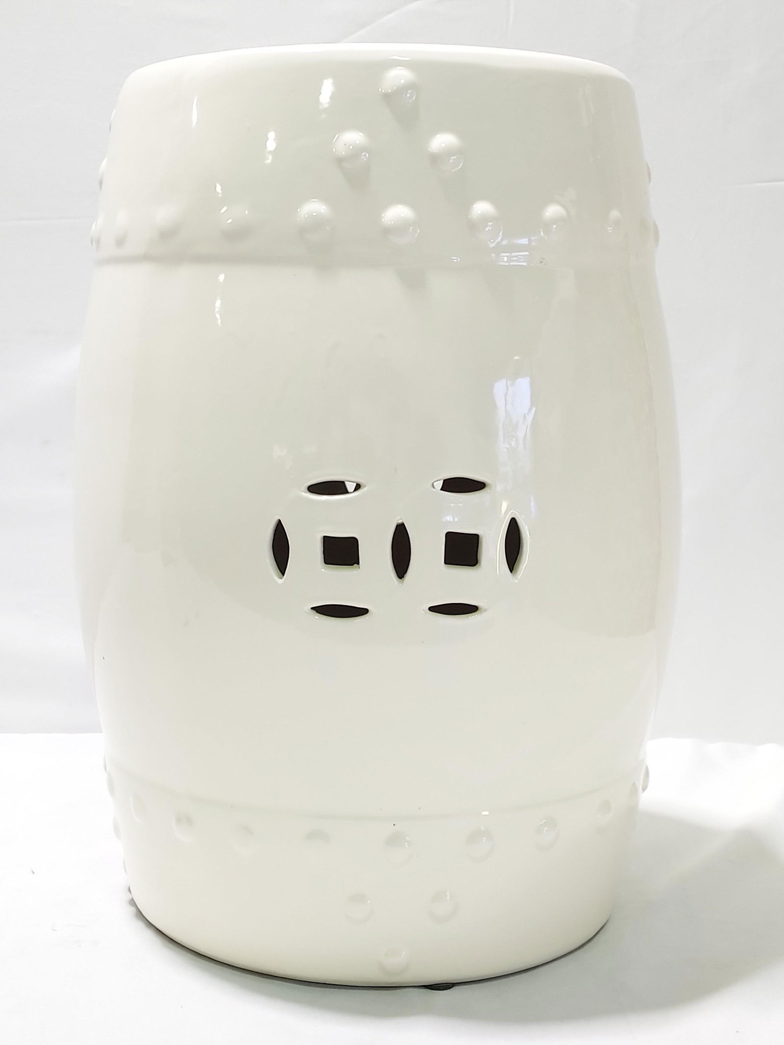 CREAM COLORED GLAZED POTTERY GARDEN