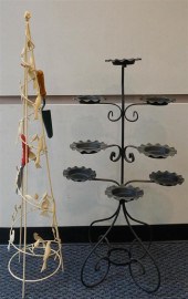 CREAM PAINTED IRON GARDEN TOPI