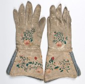 Cree Embroidered Hide Gauntlet
