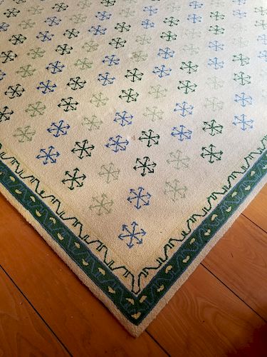 CREME BROADLOOM CARPET WITH GREEN